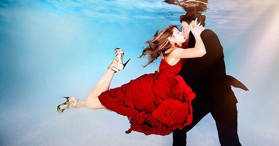 صور رومانسية تحت الماء