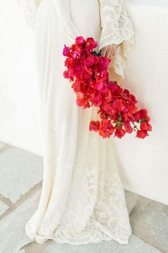 مسكة عروس من أزهار البوغنفيلية