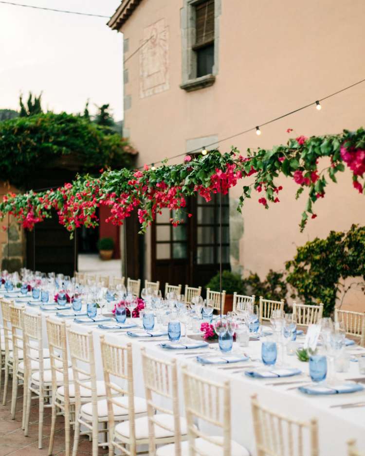 ديكورات حفل زفاف باستخدام أزهار الجهنمية أو المجنونة