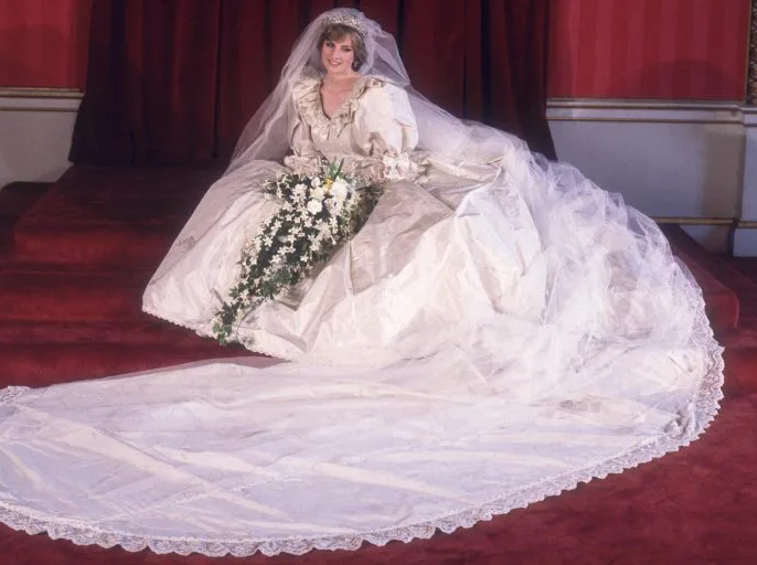 فستان زفاف الأميرة ديانا 