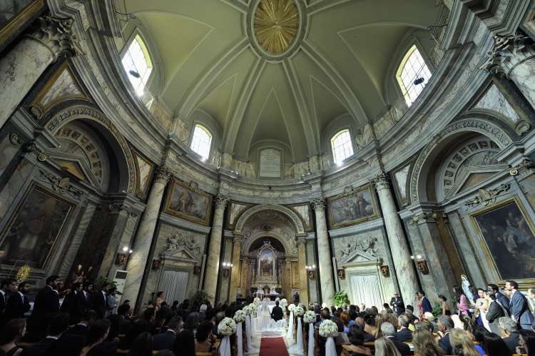 A Travel-Themed Wedding in the Vatican City 1