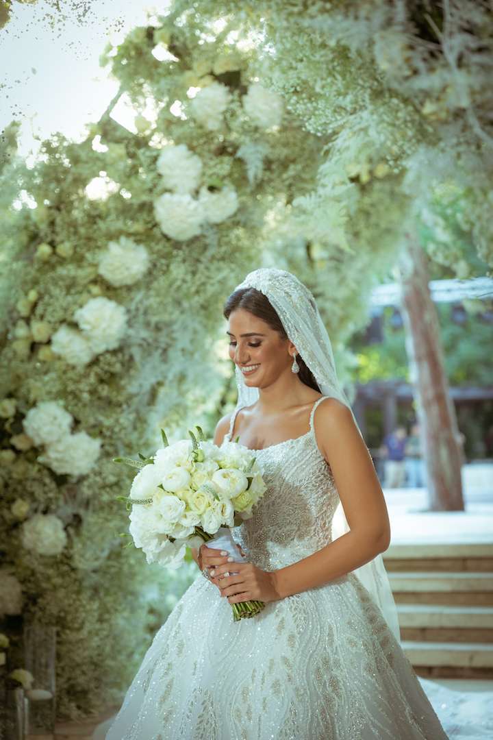 حفل زفاف راقٍ باللون الأبيض في عمان