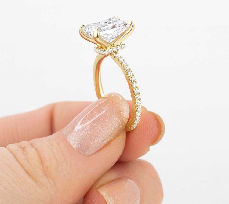 selecting a diamond ring
