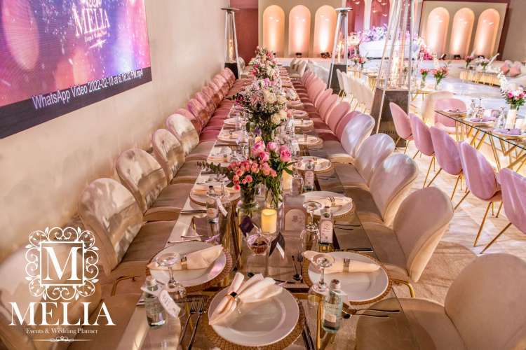 حفل زفاف من وحي الحديقة الوردية في الدوحة
