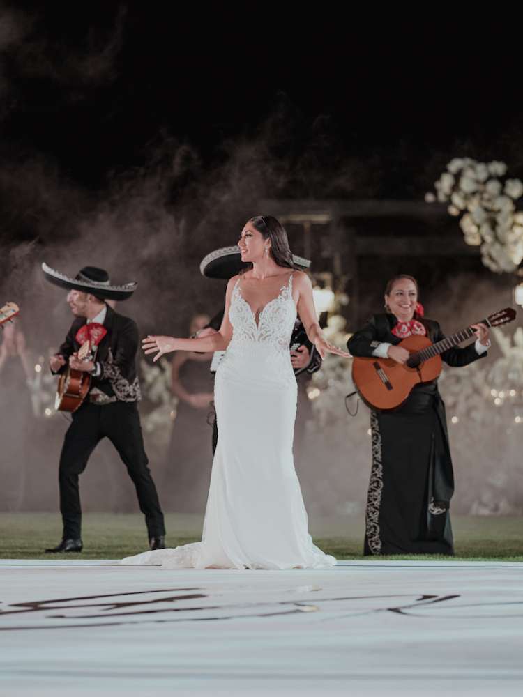 Brianna Ramirez and a Mariachi band