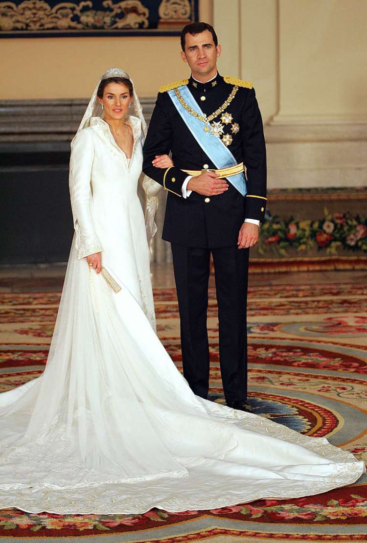 فستان زفاف الأميرة ليتيسيا روكاسولانو