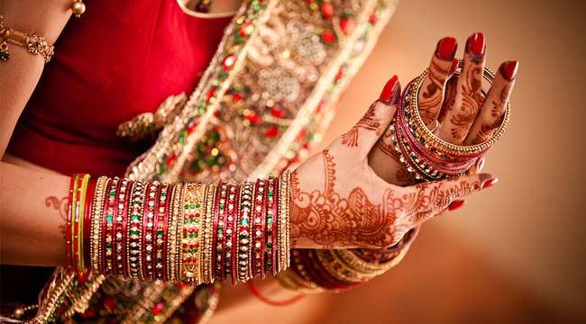 هندي يكسر التقاليد ويدعو 18 ألف أرملة لحفل زفاف ابنه