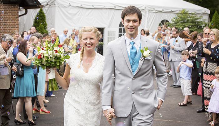 Vogue Magazine Says Modern Weddings Don&#039;t Need a Professional Wedding Photographer
