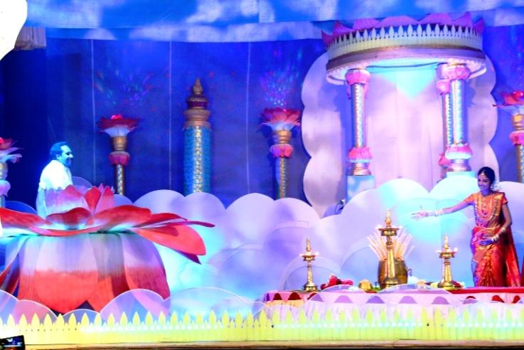 Magician Bride Amazes Guests at Wedding Magician Bride Amazes Guests at Wedding