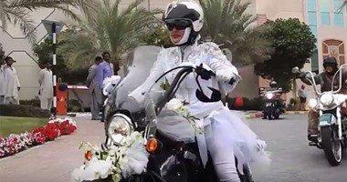 بالفيديو: زفة عروس خليجية على دراجة نارية