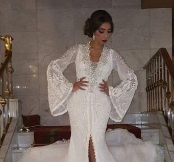 دنيا بطمة تسحر متابعينها على الانستغرام بفستان زفاف 