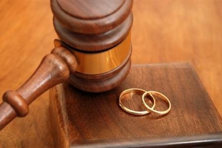 طلاق سعودية  بسبب تكلفة عملية شفط دهون!