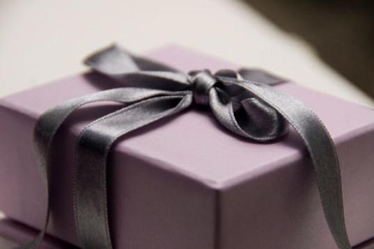 Video: Strange Wedding Gift For A Saudi Groom