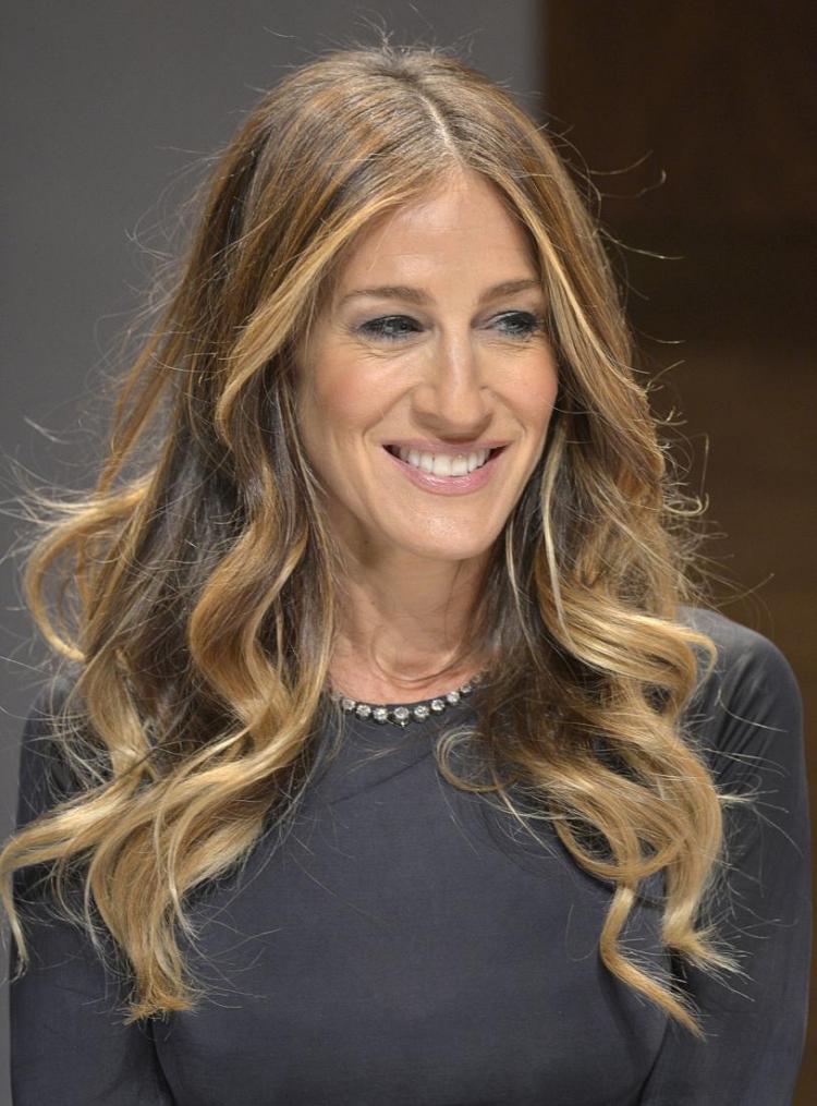 Video: Sarah Jessica Parker Surprises Bride While Wedding Dress Shopping