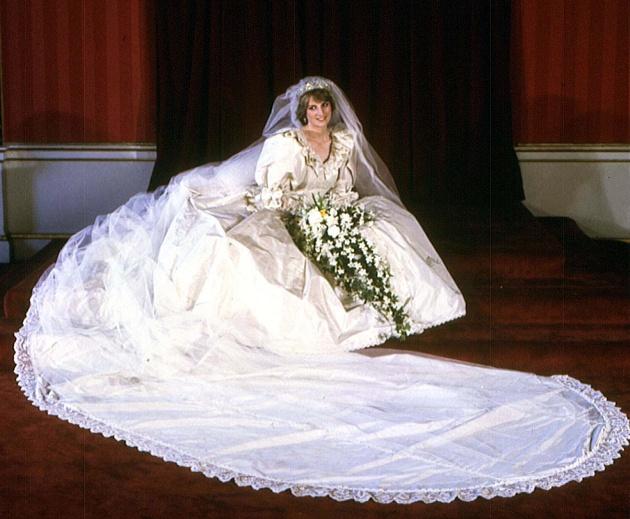 لماذا مزق مصمم فستان زفاف الأميرة ديانا رسم الفستان؟