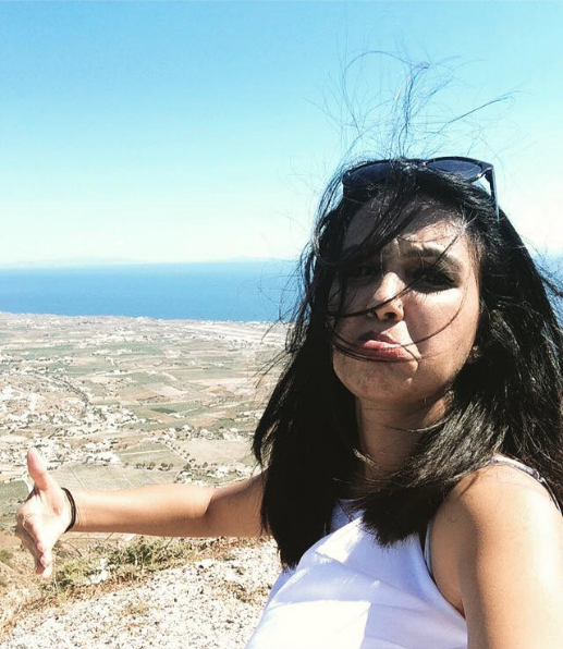 Pictures: Bride Goes to Honeymoon Alone and Pictures Go Viral