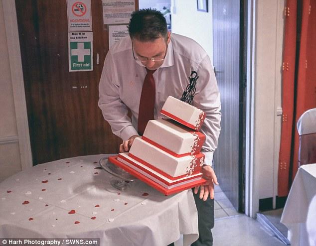 Father Of The Bride Pulls a Wedding Cake Prank Father Of The Bride Pulls a Wedding Cake Prank
