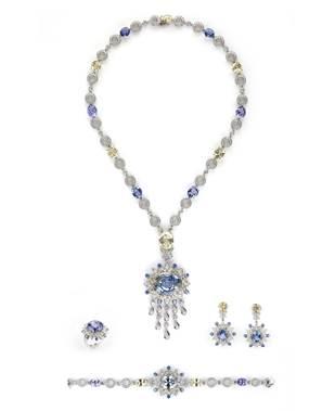 حسناوات "فيكتوريا سيكريت" يتألقن في مجوهرات معوّض