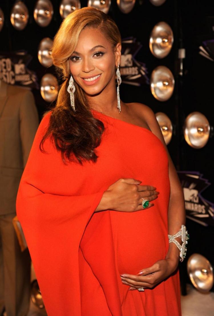 Beyonce&#039;s Pregnancy Announcement Takes Over The Internet