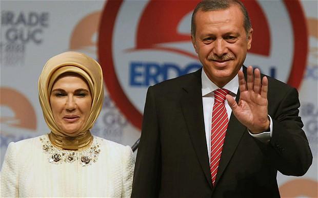 عرض بطاقة دعوة لحفل زفاف الرئيس التركي أردوغان للبيع