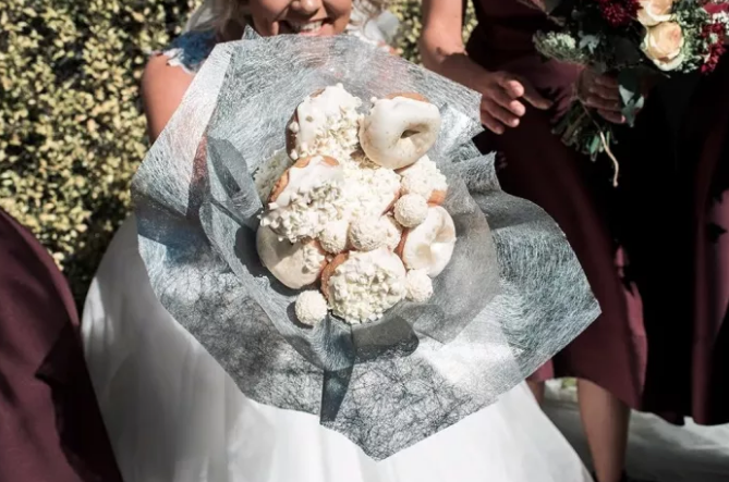 Bride Starts Viral Trend of Donut Bridal Bouquet Bride Starts Viral Trend of Donut Bridal Bouquet