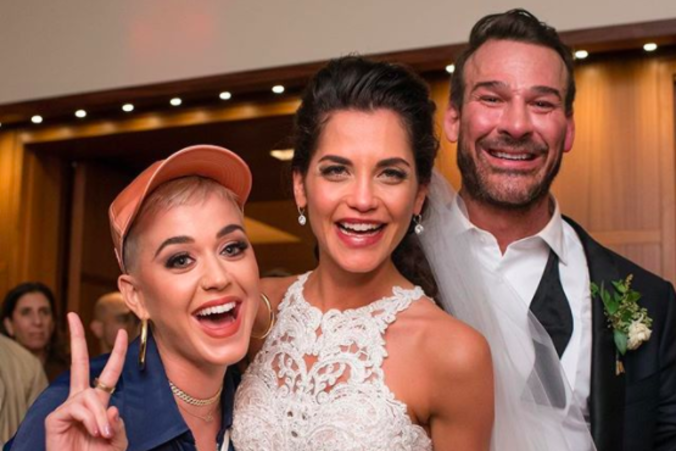 Katy Perry Crashes Wedding in St. Louis