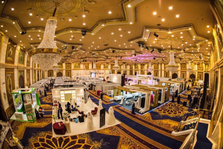 أول عرض أزياء نسائي سعودي في المعرض السعودي الدولي للأعراس أول عرض أزياء نسائي سعودي في المعرض السعودي الدولي للأعراس