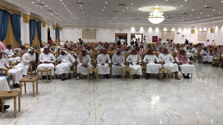 A Saudi Groom Puts Up Screen at Wedding to Watch Game