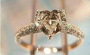 مجوهرات على شكل قلب للعروس الرومانسية