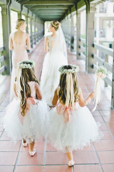 أفكار أنيقة لفساتين فتيات الأزهار في حفل الزفاف