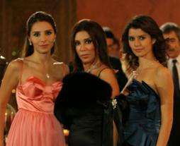 استوحي فستان خطبتك من نجمات المسلسلات التركية