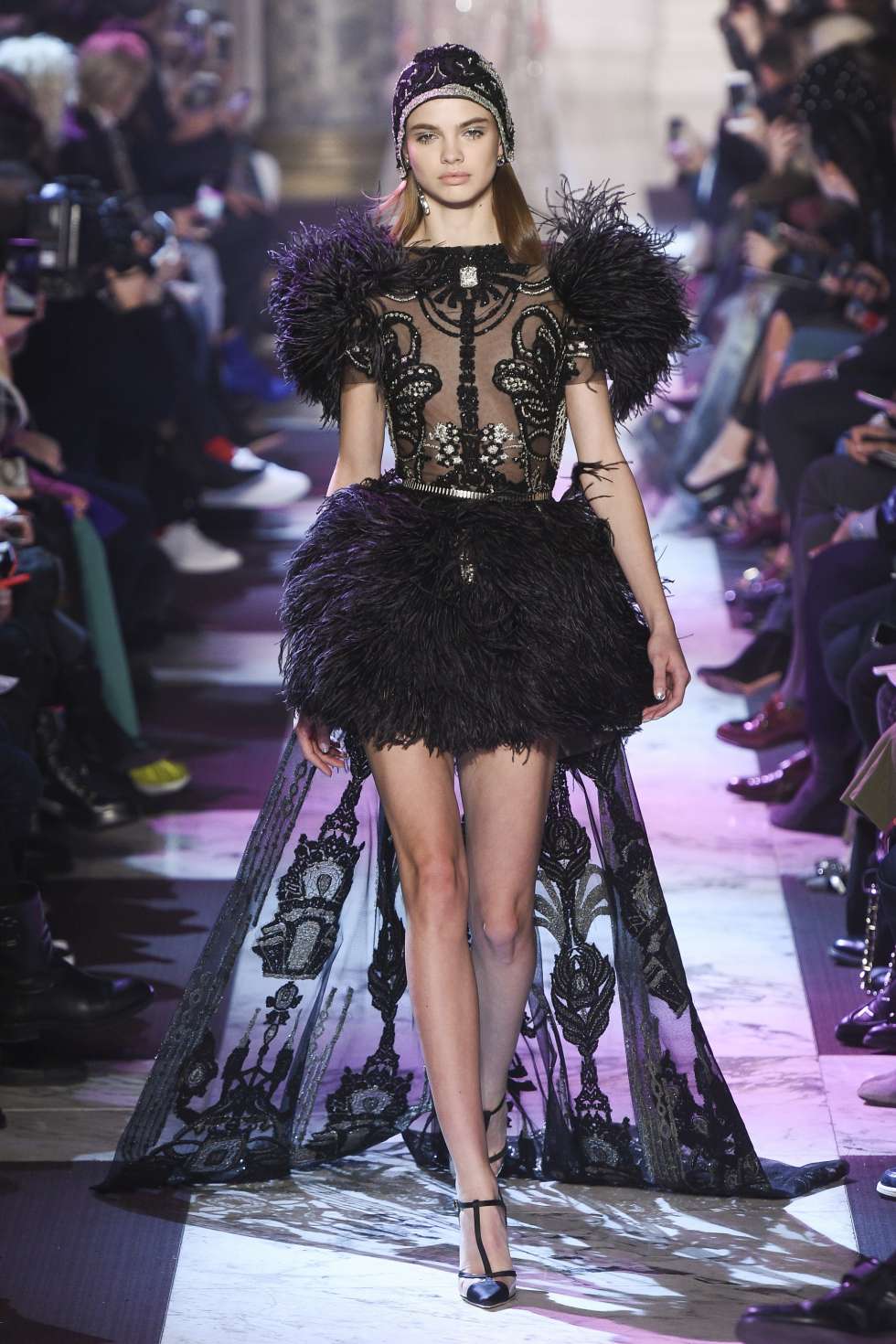 فساتين خطوبة 2018 للعروس الأنيقة من تصميم إيلي صعب فساتين خطوبة 2018 للعروس الأنيقة من تصميم إيلي صعب