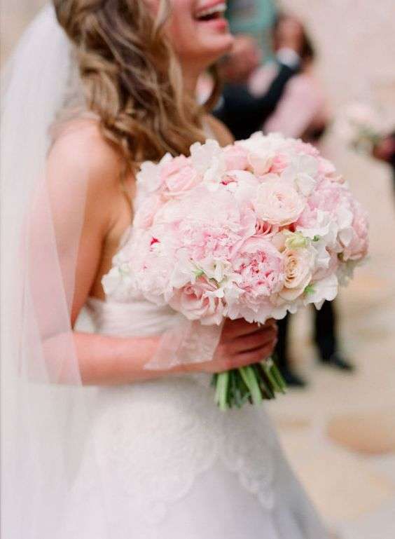 32 Classic and Timeless Wedding Bouquets You Will Love