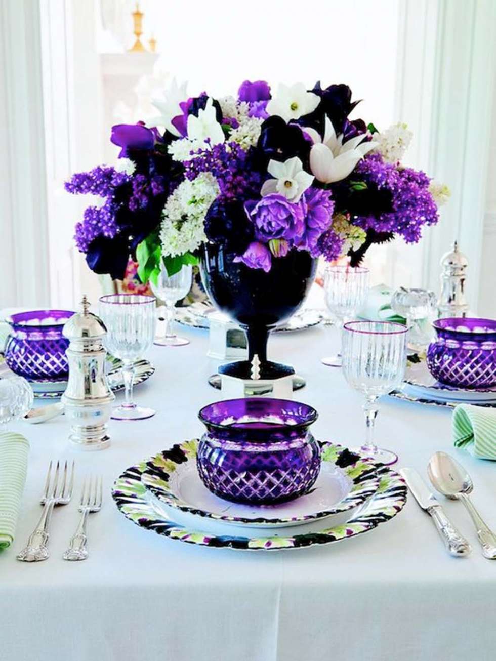 Beautiful Ways to Include The 2018 Color Of The Year in Your Wedding