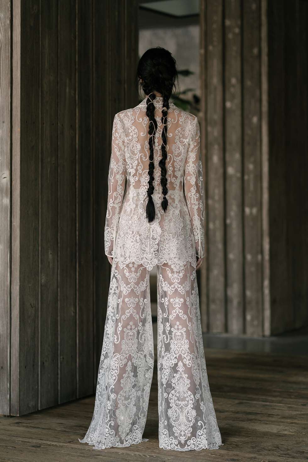 مجموعة فساتين زفاف ريفيني لعام 2019 من تصميم ريتا فينيريس