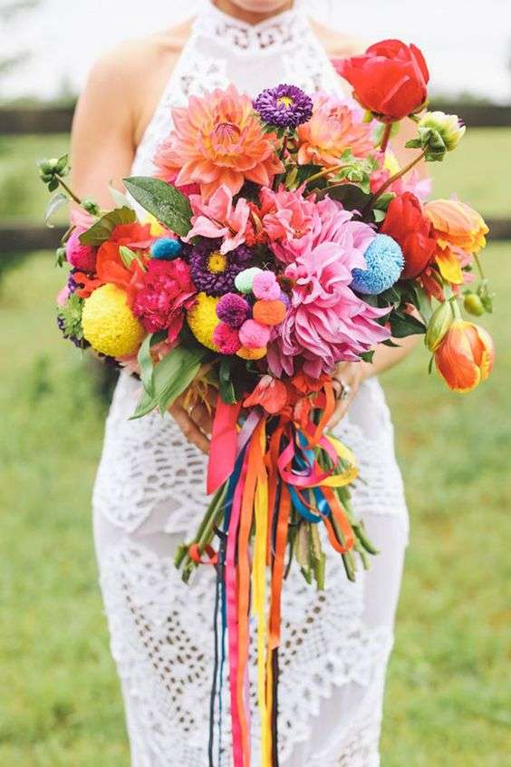 تألقي بمسكة عروس ذات ألوان صيفية خلابة