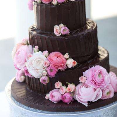 Delicious and Beautiful Chocolate Wedding Cakes
