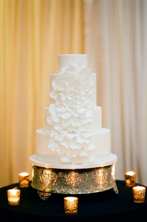 Classy White Wedding Cakes We Love