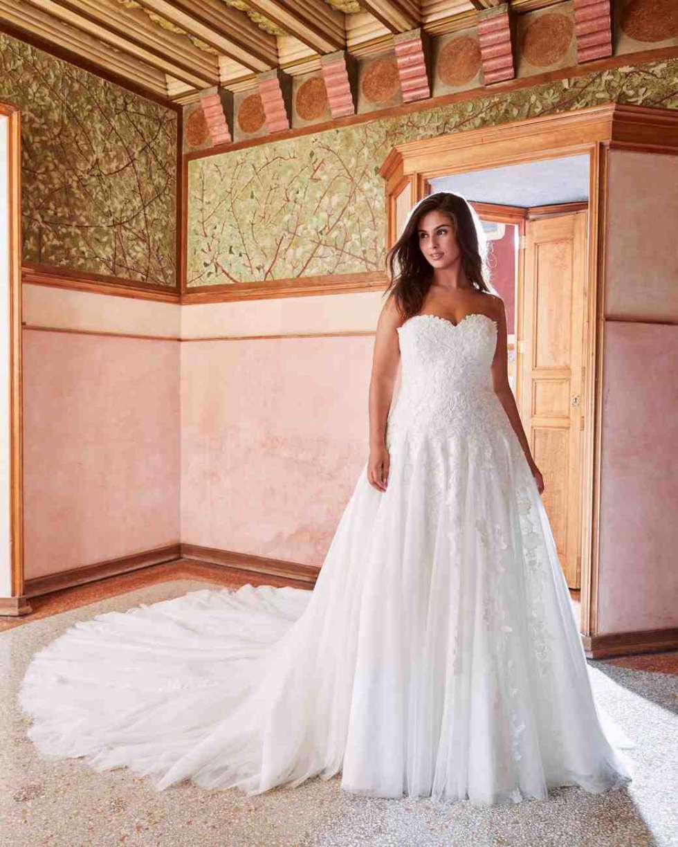 Pnina Tornai for Kleinfeld, Wedding Dress Photos by Kleinfeld Bridal -  Image 1 of … | Pnina tornai wedding dress, Ball gown wedding dress, Wedding  dresses strapless