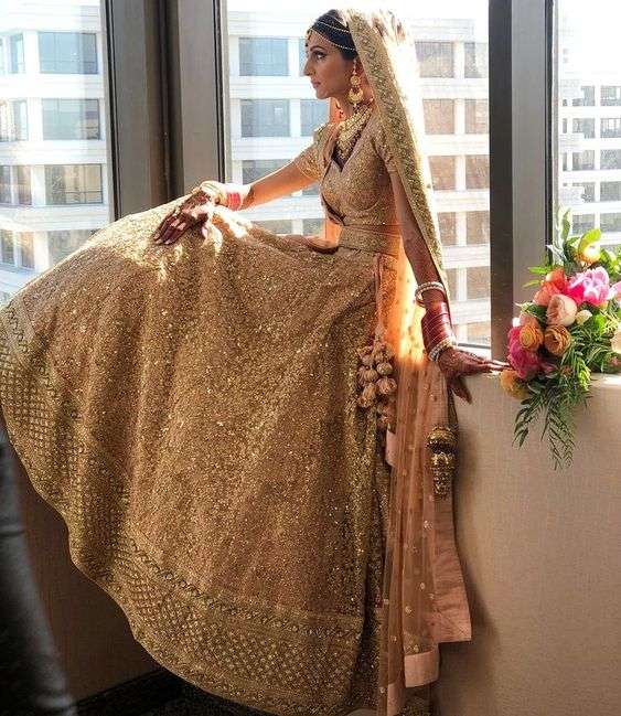 The Bollywood Inspired Royal Raipur Wedding | Indian wedding dress, Bride  sister, Nice dresses