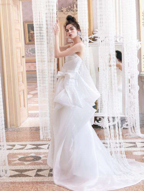 مجموعة اليزابيتا بولينانو لفساتين الزفاف لعام 2018