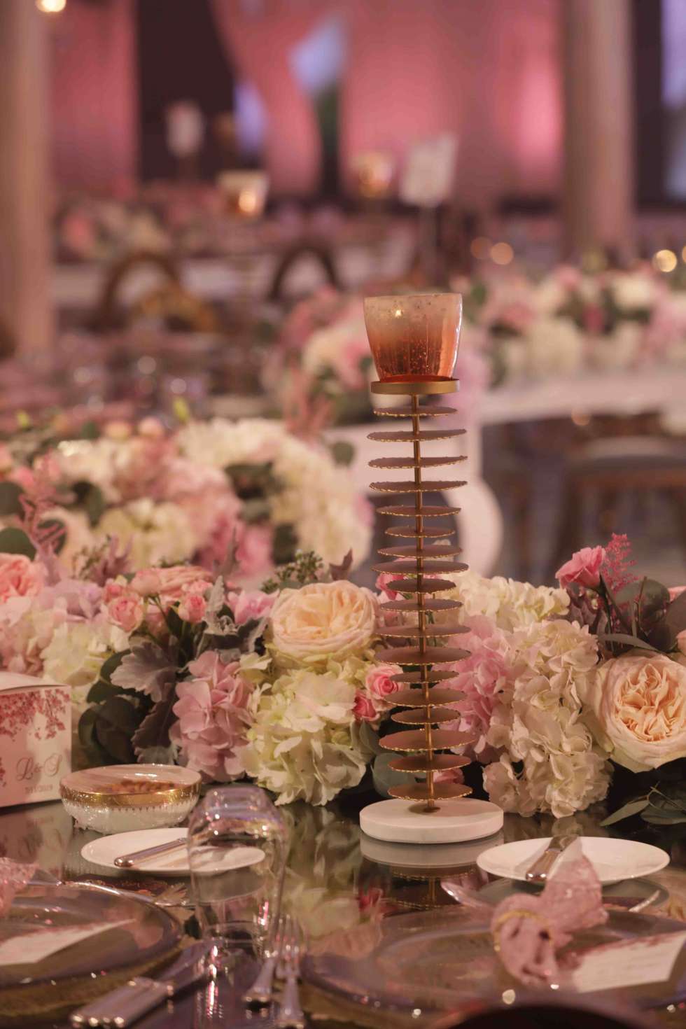حفل زفاف الغابة الوردية في دبي