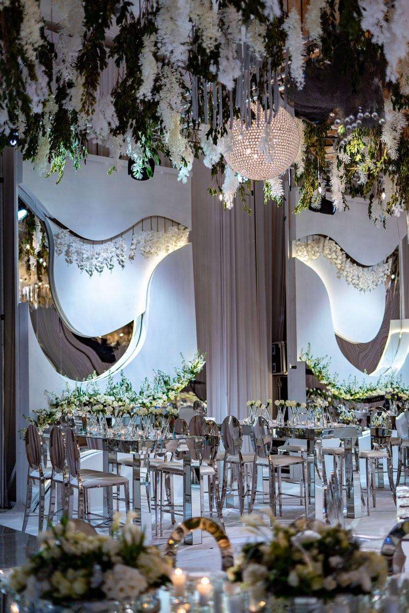 حفل زفاف مزين بالزهور في عمّان