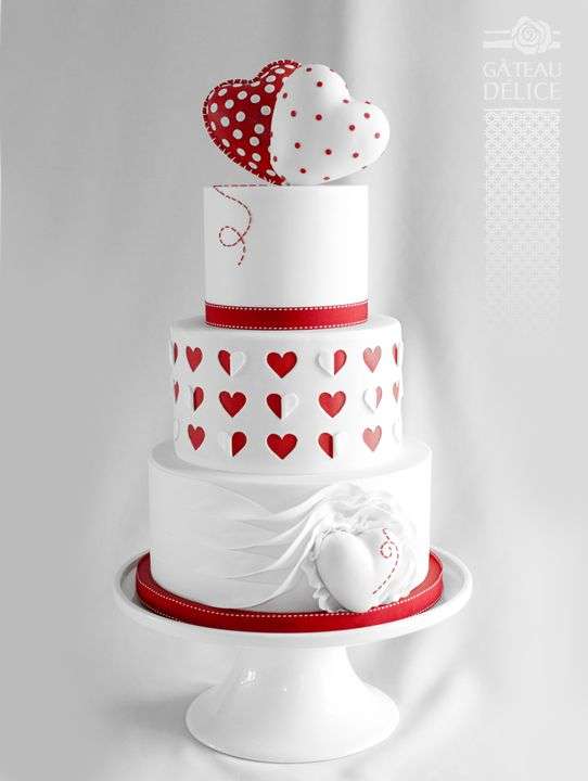 Gorgeous Valentine's Day Inspired Wedding Cakes