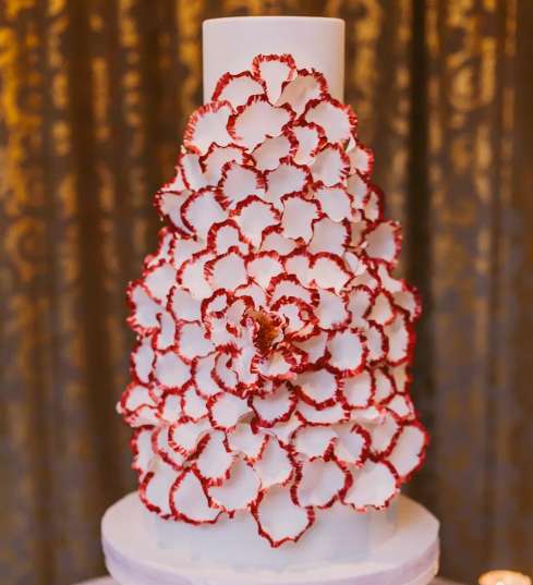 Gorgeous Valentine's Day Inspired Wedding Cakes