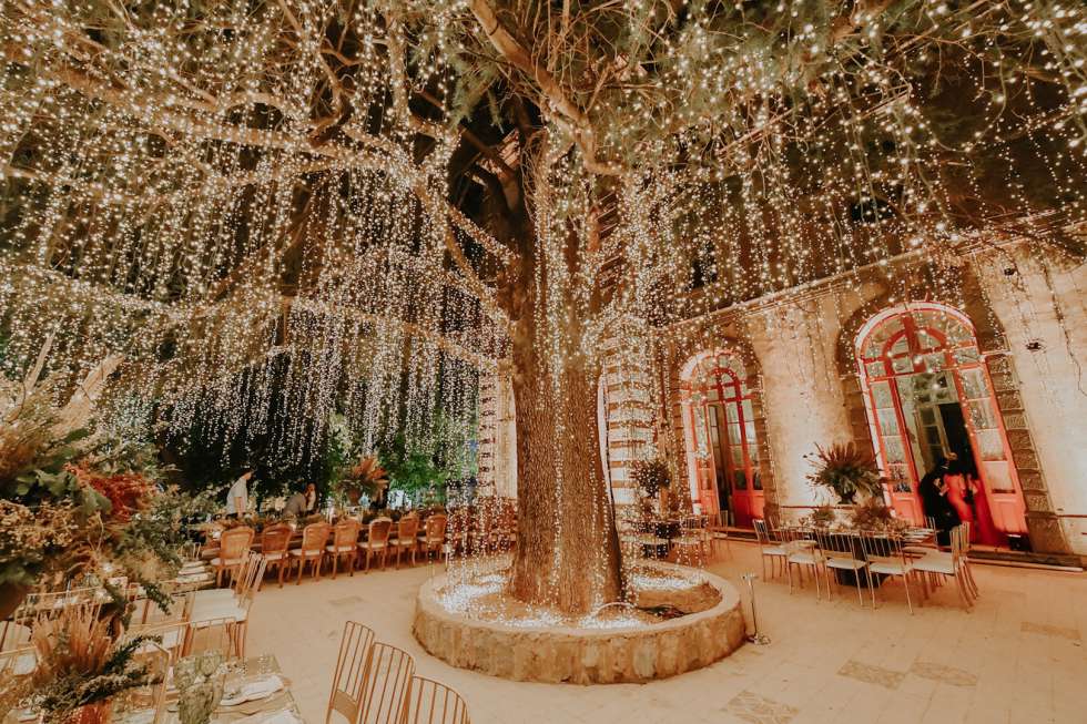 حفل زفاف تراثي ساحر في الهواء الطلق في لبنان