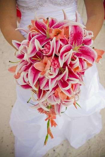 10 Tropical Wedding Bouquet Ideas