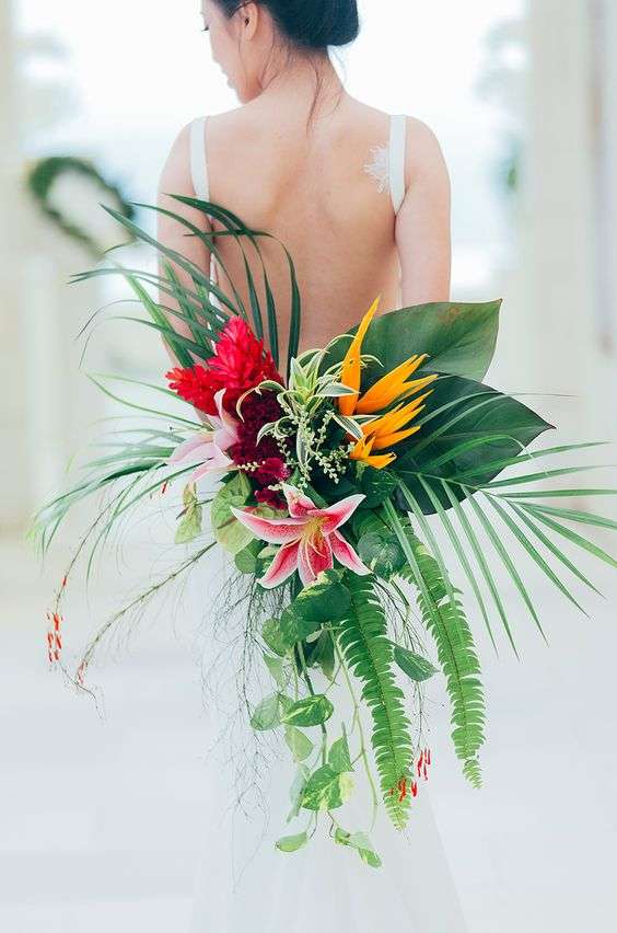 10 Tropical Wedding Bouquet Ideas