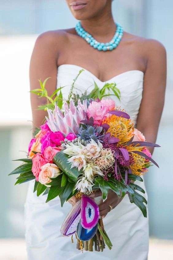 10 Tropical Wedding Bouquet Ideas