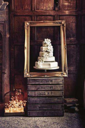 Stunning Stands and Presentations For Your Wedding Cake